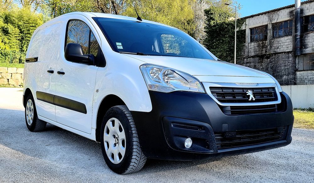 Partner PARTNER FOURGON STANDARD 1.6 BLUEHDI 100 BVM5 PREMIUM 2016 occasion 38490 Les Abrets en Dauphiné