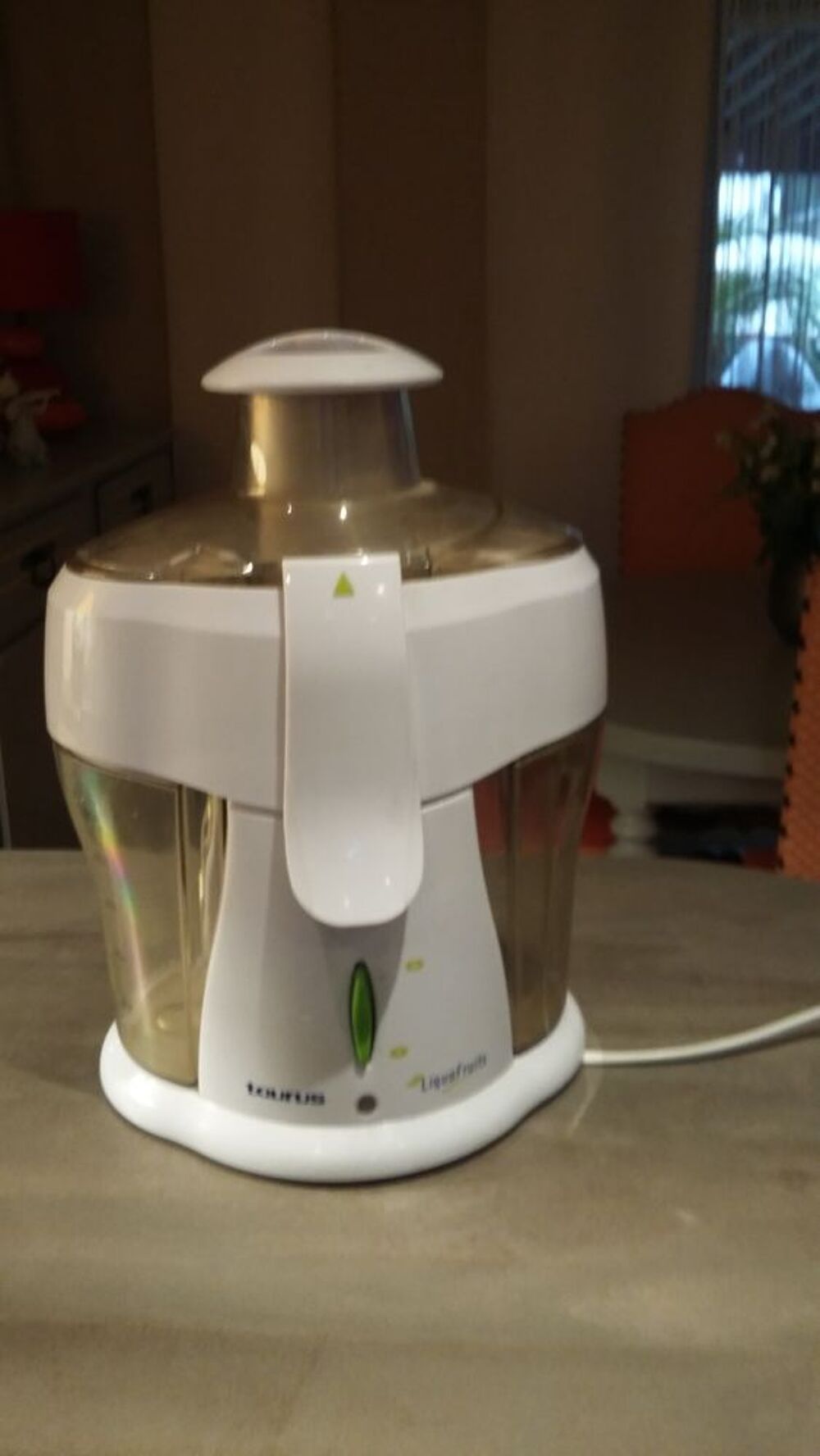 centrifugeuse a fruits TAURUS Electroménager