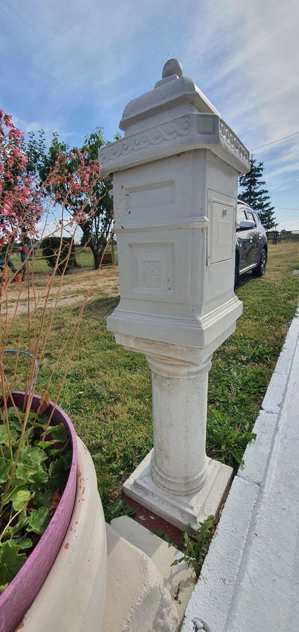 BOITE AUX LETTRES AVEC COLONNE EN PIERRE Jardin