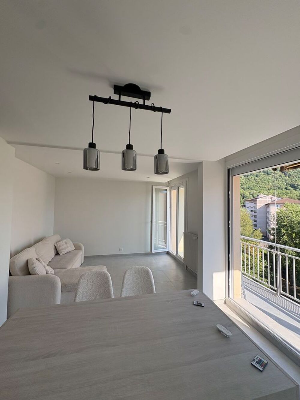 Location Appartement T4 MEUBLÉ ENTIÈREMENT RÉNOVÉ ? 3 CHAMBRES ? VUE MONTAGNES ? Poisat