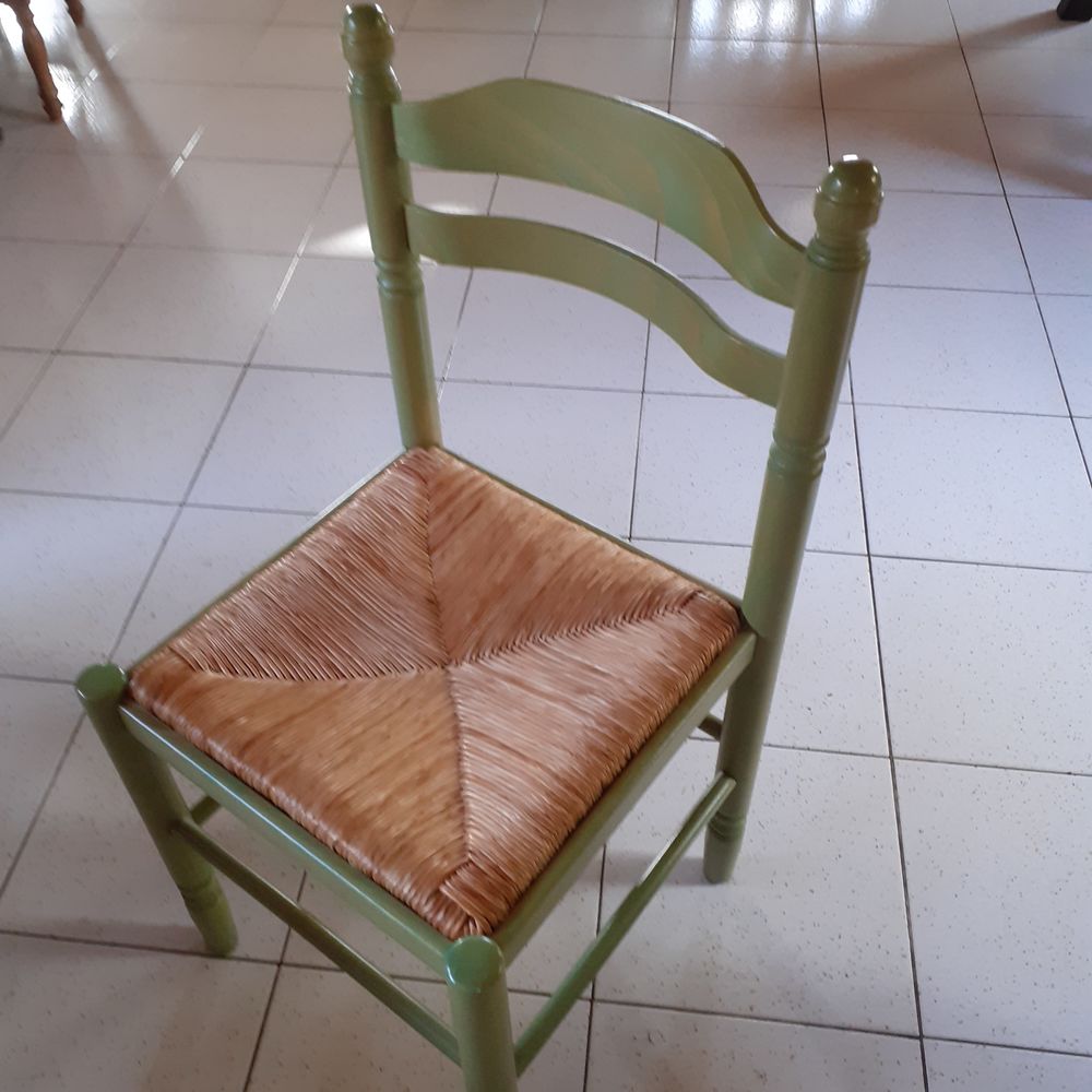 table salle &agrave; manger, 120 euros et 6 chaises 120 euros Meubles