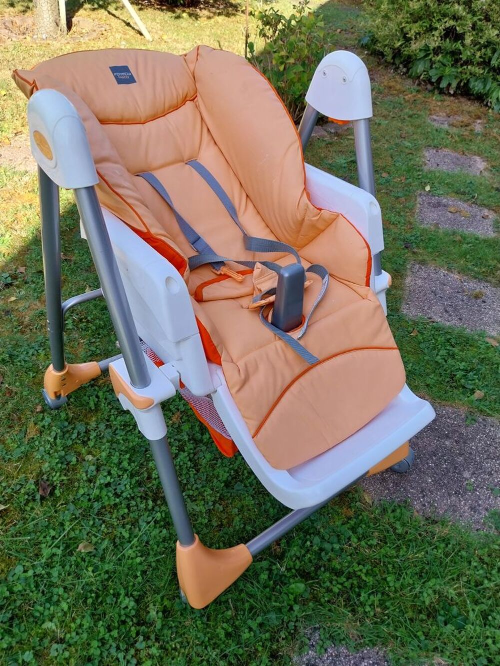 chaise haute b&eacute;b&eacute; Puériculture