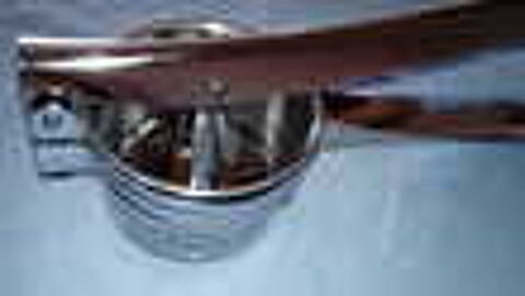 Presse pur&eacute;e manuel inox Electromnager