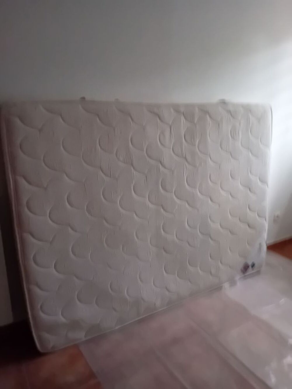 2 LITS DEUX PLACES EN PIN &agrave; 250€ Meubles