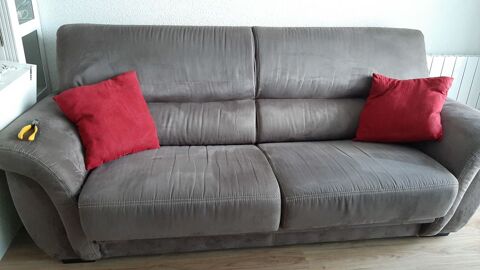 canap� 3 places convertible 2p 200 Ascain (64)