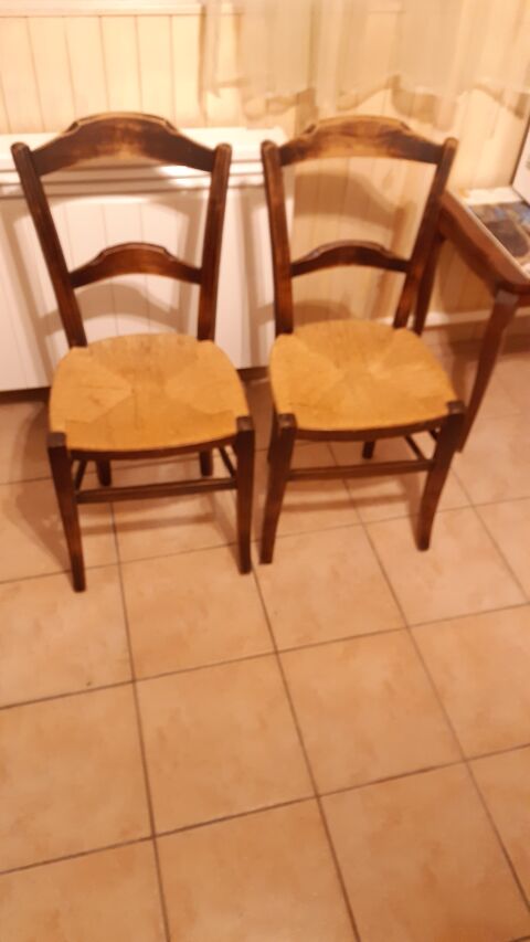 2 fauteuils et 4 chaises de cuisine pail
les  80 Brive-la-Gaillarde (19)