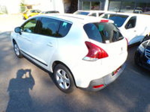3008 1.6 HDi 115ch FAP BVM6 Business (6 CV) 2015 occasion 42300 Roanne