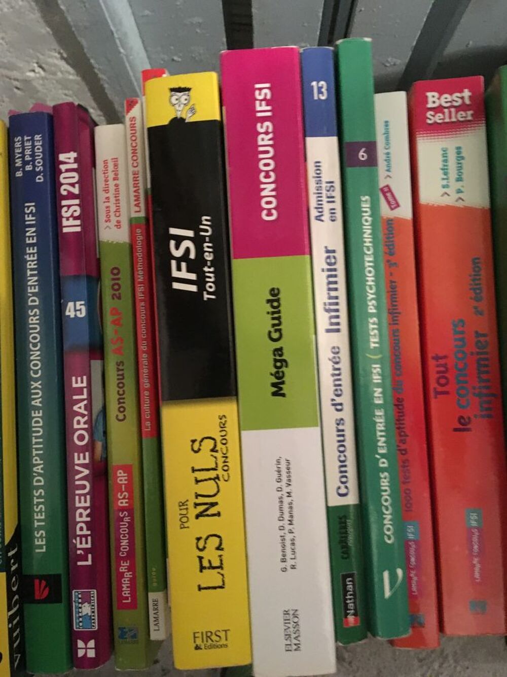 25 livres ifsi datant de 2014 &agrave; 2016. Livres et BD
