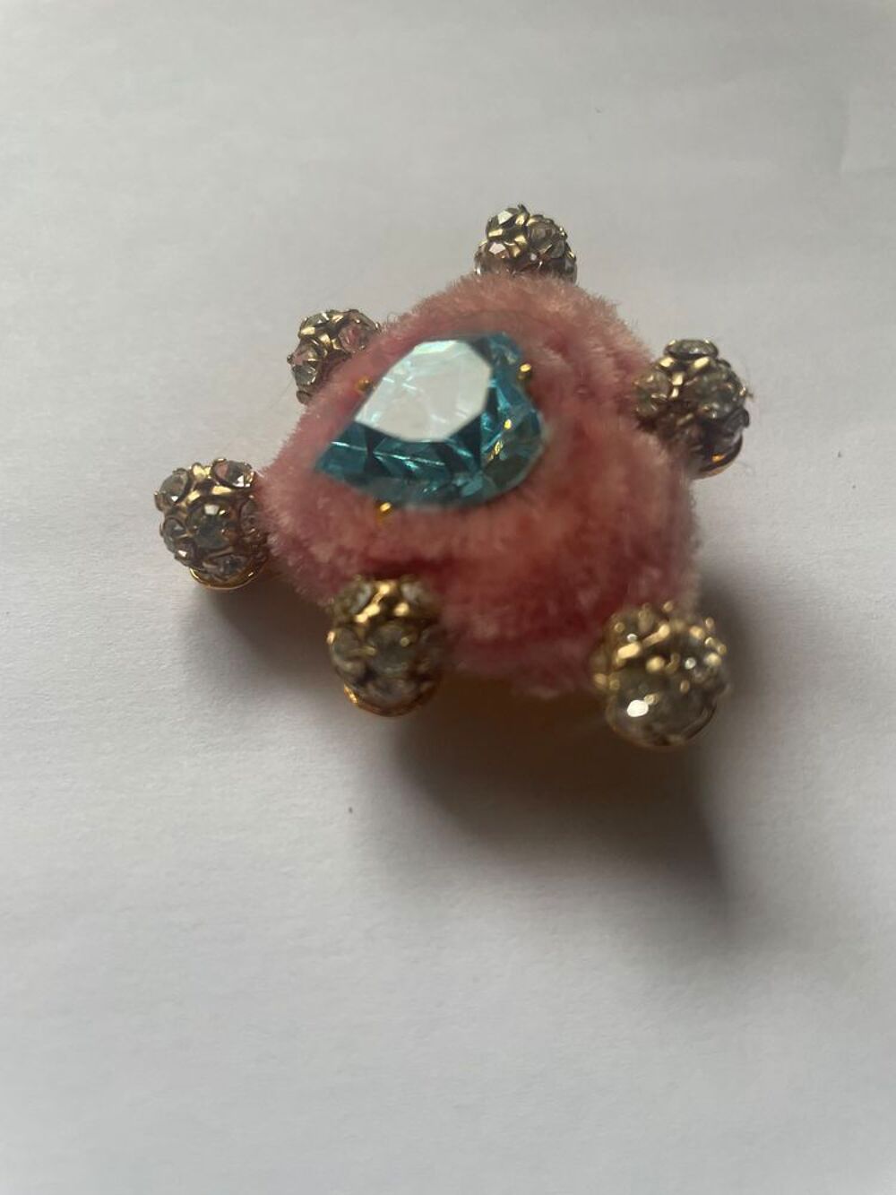 Broche Coeur rose boules strass/coeur strass bleu LACROIX Bijoux et montres