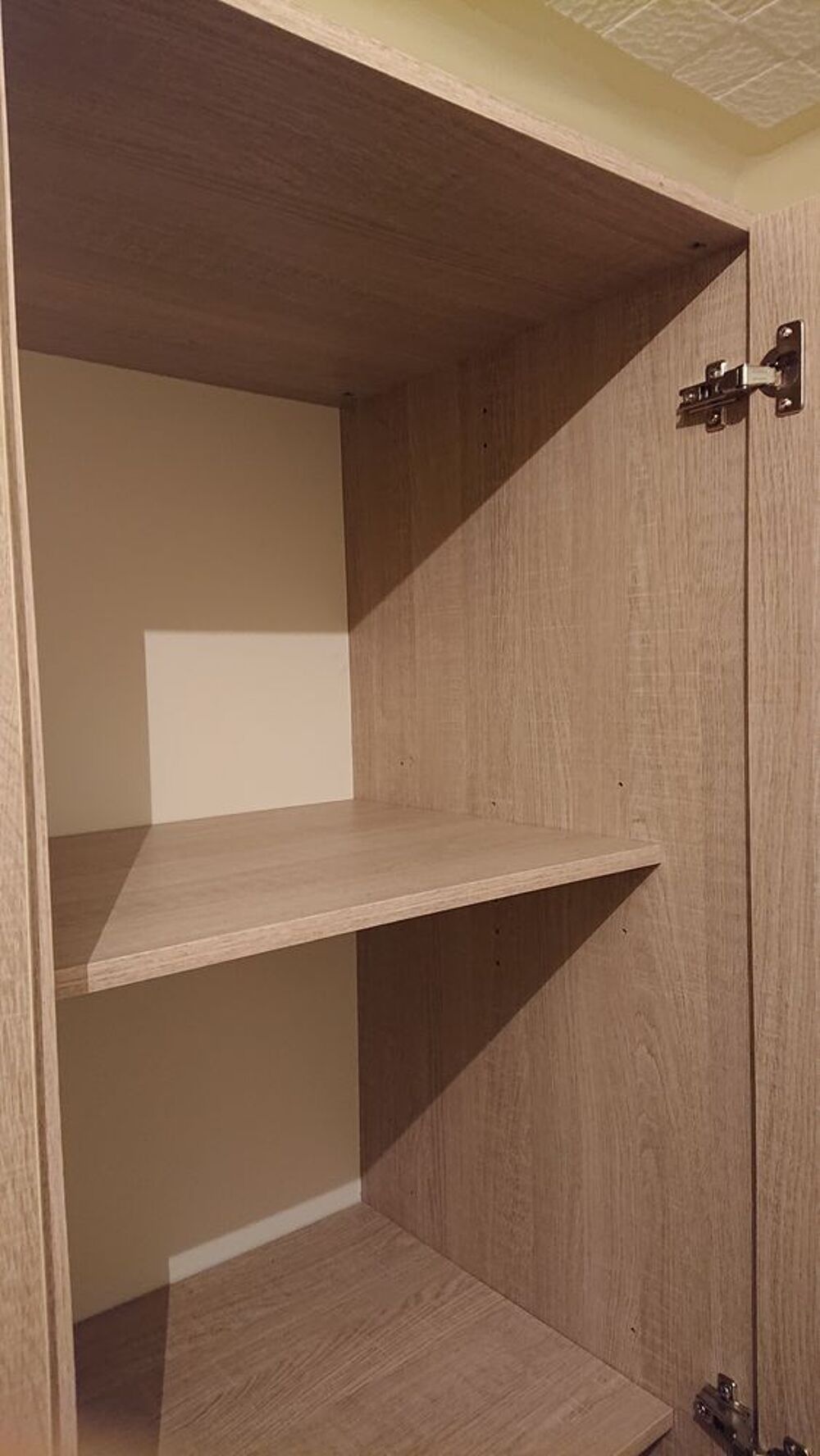 Armoire 3 portes 2 tiroirs 189euro au lieu de 290euro (But) Meubles