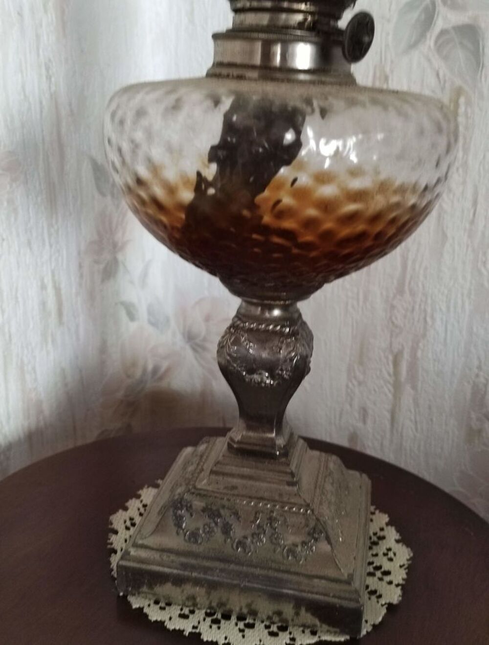 Ancienne lampe &agrave; p&eacute;trole 