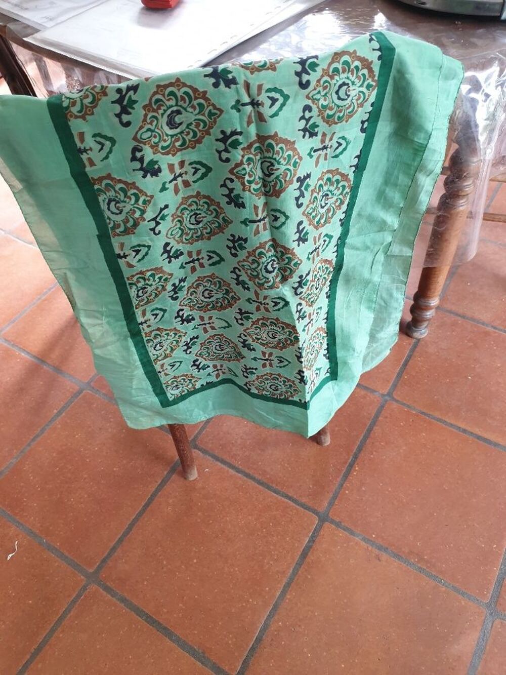 Carr&eacute;, &eacute;toles, vintage Vêtements