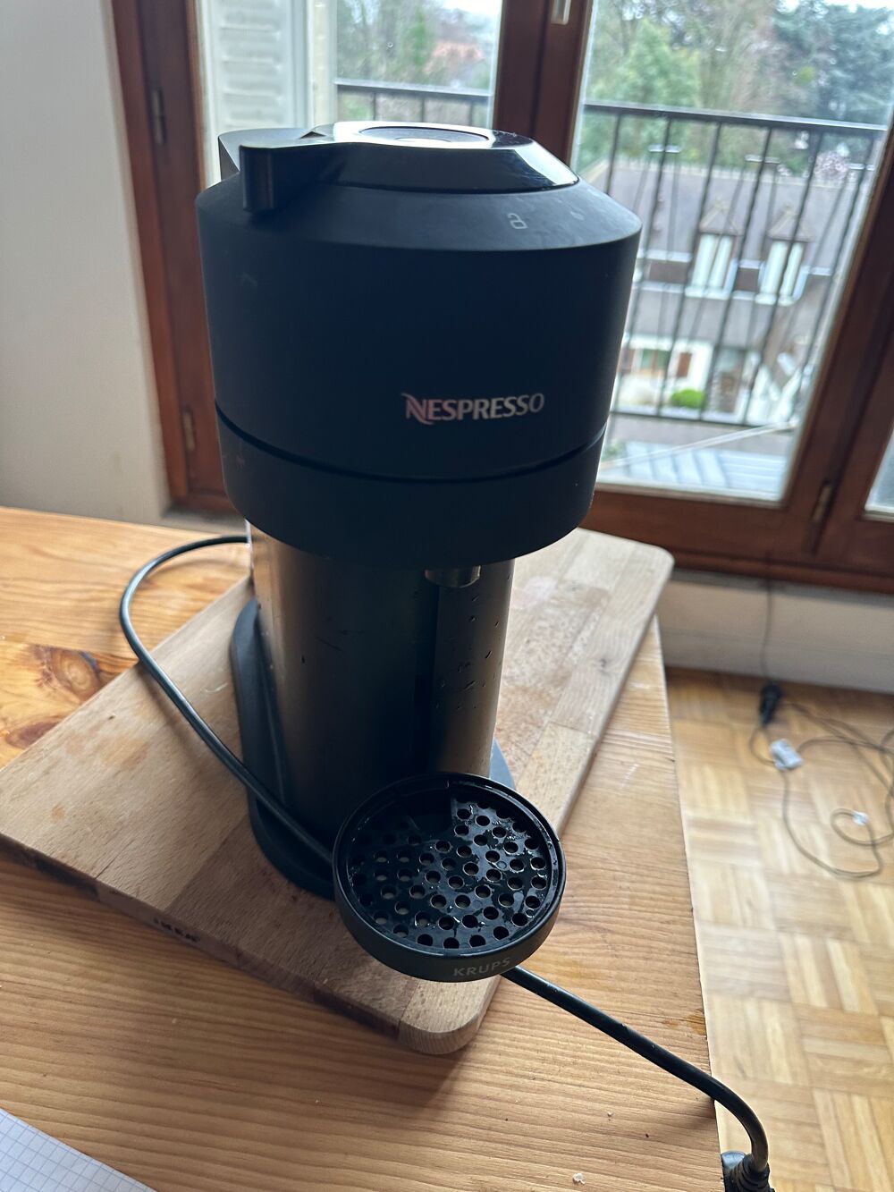 Machine Nespresso Vertuo &agrave; moiti&eacute; prix Electroménager