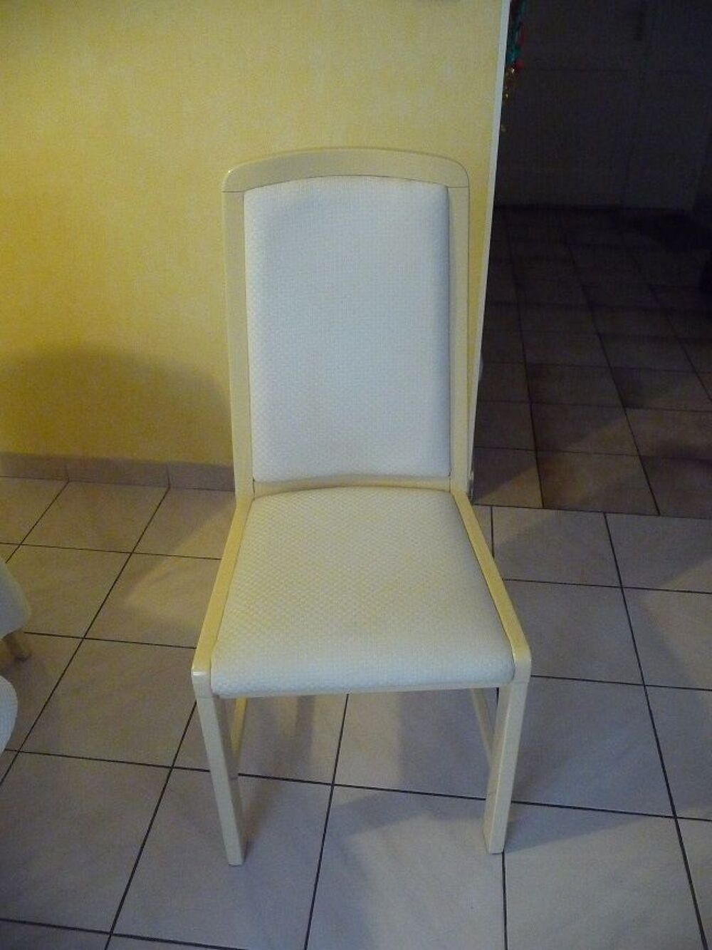 4 chaises h&ecirc;tre massif tissu et laque beige marque VERARDO I Meubles