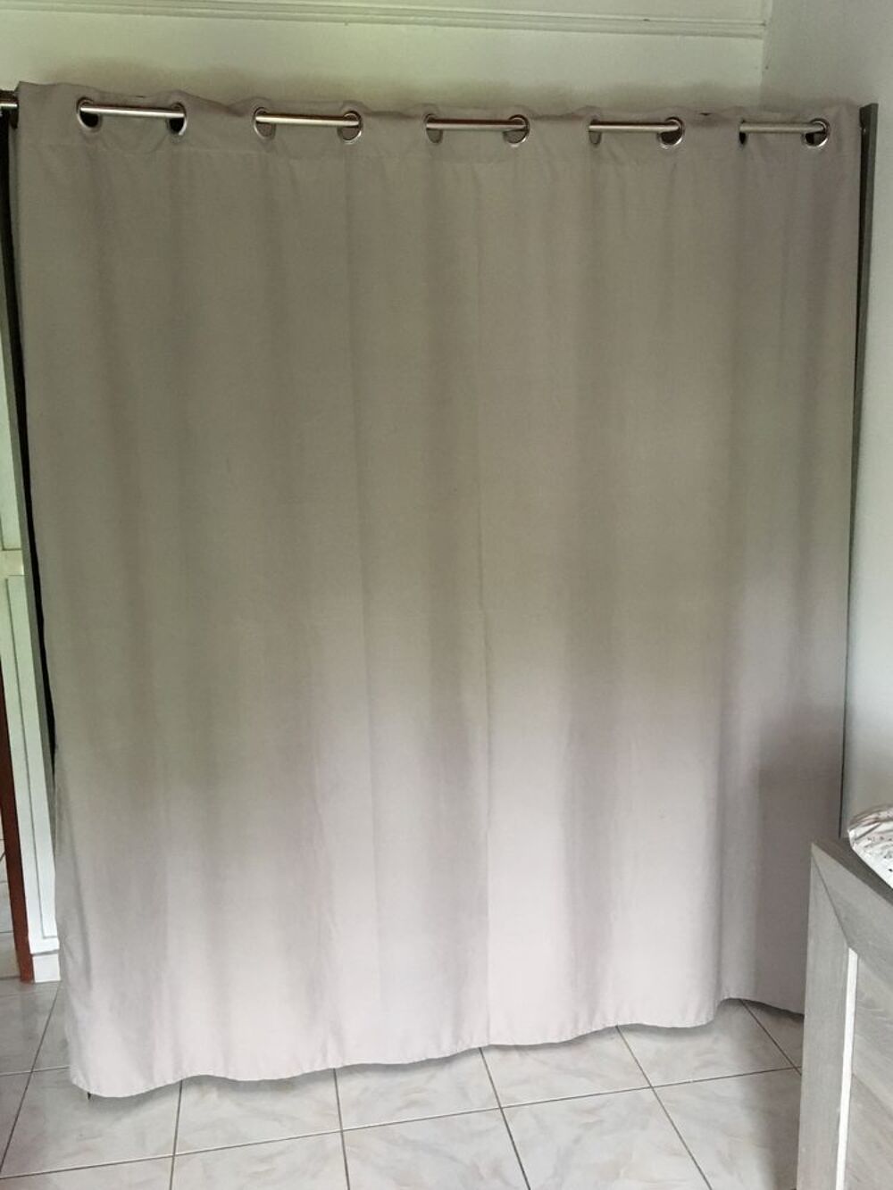 Armoire avec rideau Meubles