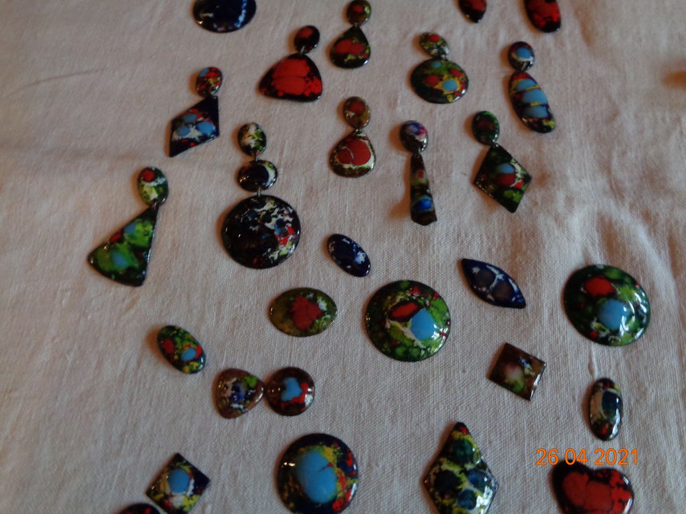 LOT BIJOUX VINTAGE ET EMAUX Bijoux et montres