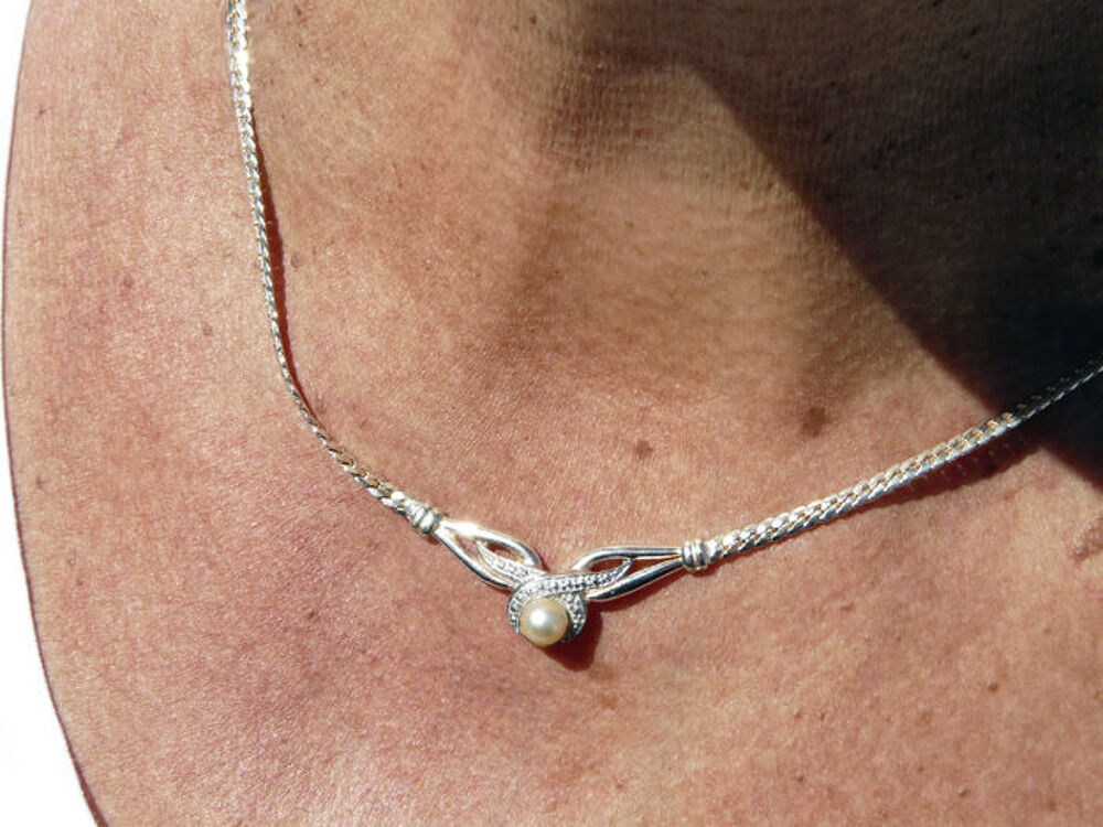 Collier ras-de-cou &eacute;l&eacute;gant argent&eacute; orn&eacute; de brillants + Perle Bijoux et montres