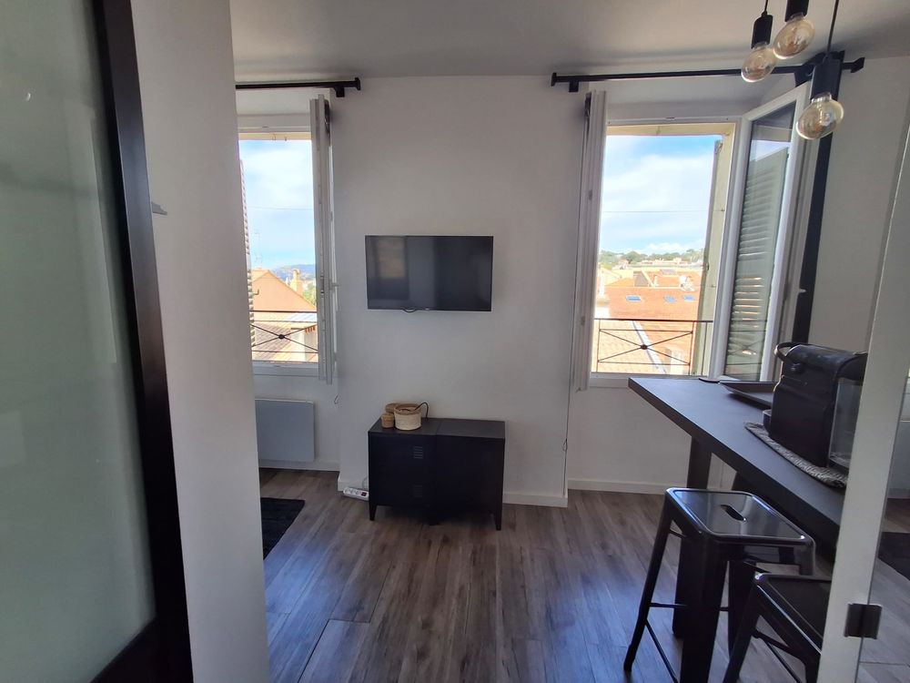Vente Appartement Coup de coeur. Petit bijou style atelier. CANNES. Cannes