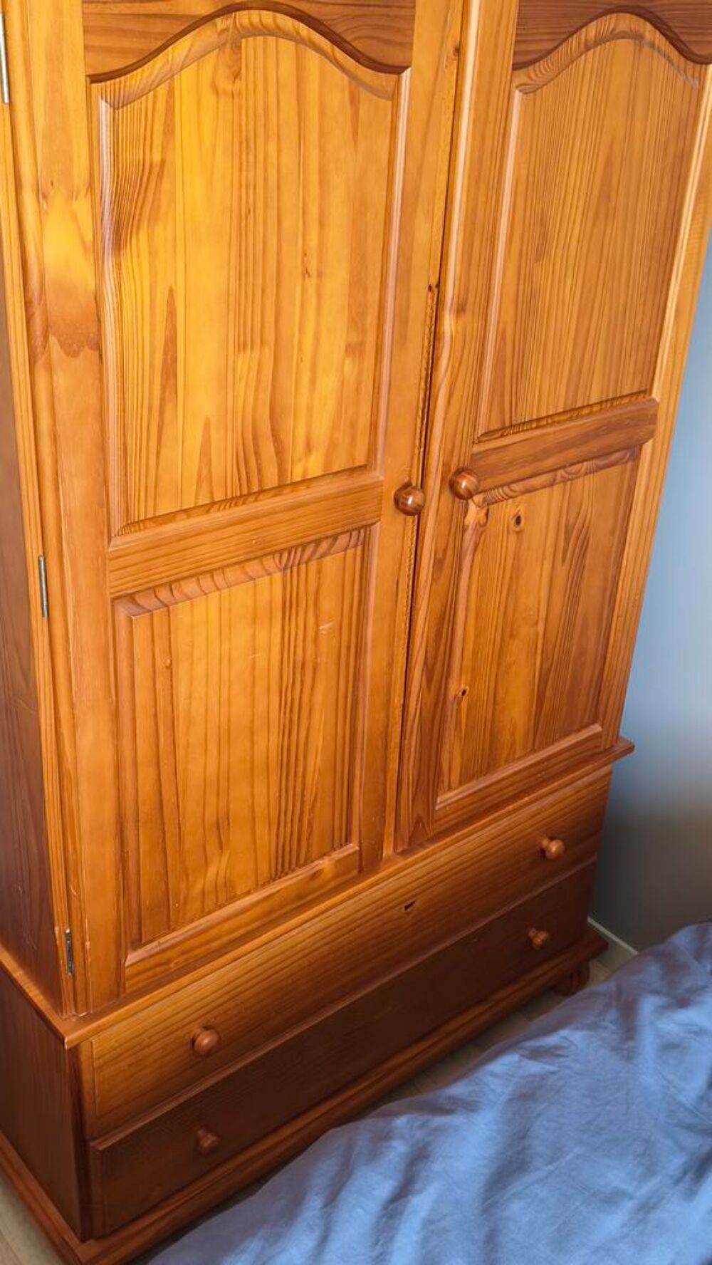 Armoire + meuble de rangement en pin massif Meubles