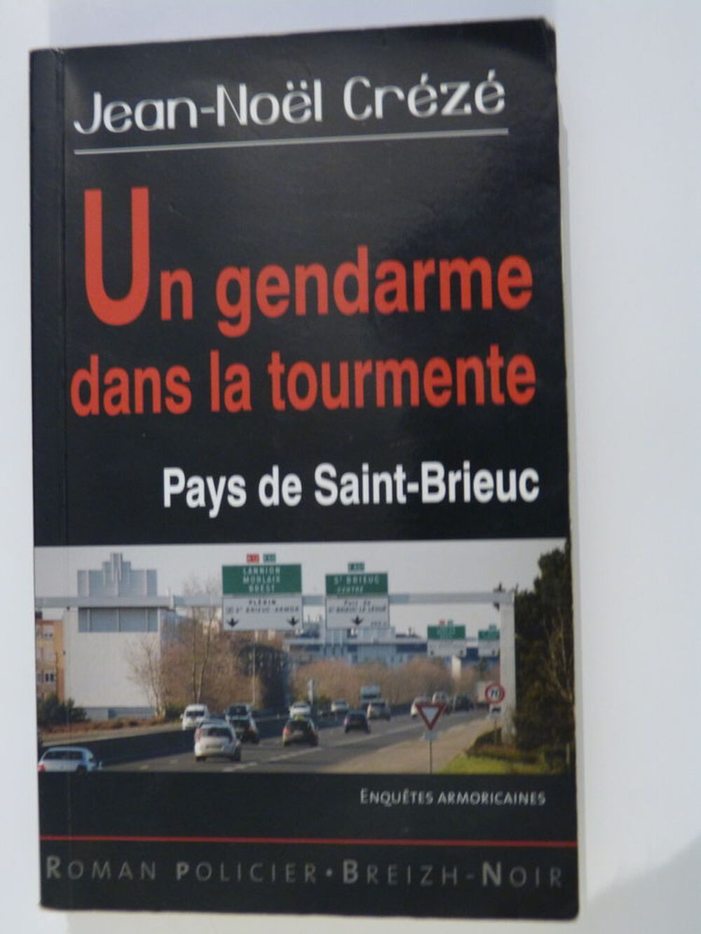 UN GENDARME DANS LA TOURMENTE policier BRETON Livres et BD