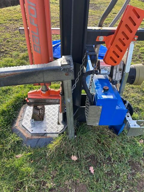 fendeuse verticale Balfor 3000 63700 Saint-�loy-les-mines