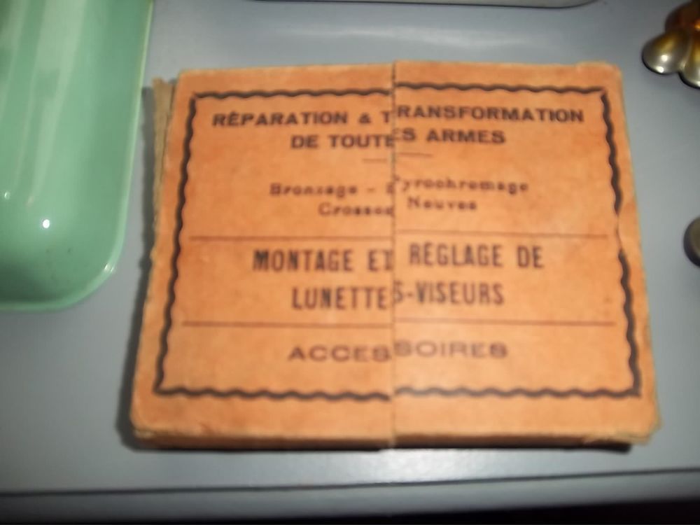 ancienne boite Roger Delqu&eacute; Maitre armurier 