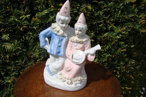 Figurine en porcelaine   Pierrot et Colombine  
10 Gargenville (78)