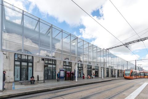 Acc&egrave;s illimit&eacute; au coworking space de Le Mans Gare SNCF Regus Express Express 99 72000 Le mans