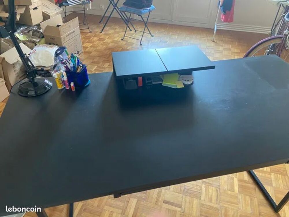 Beau et grand bureau noir Ikea Meubles