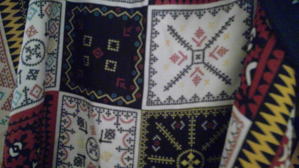 N&deg; 301 FOULARD
MARQUE SAINT-HILAIRE
95 CM X 192 CM ENVIRON
Vêtements