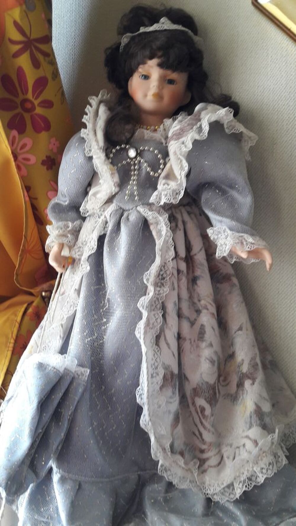 jolie poupee de collection 