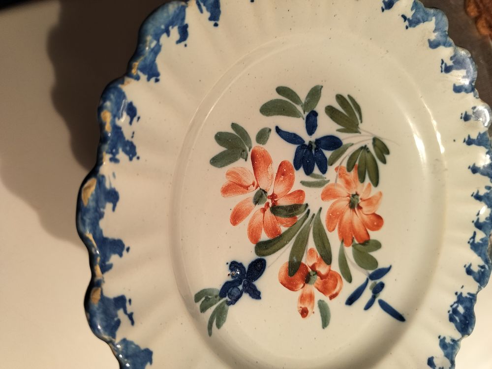 Assiette Faience Normandie (Forges Ls E?) 19e d&eacute;cor fleuri 