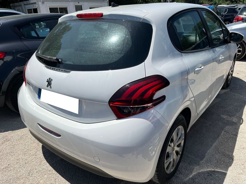 208 I PH2 1.5 BLUE HDI 102 PREMIUM PACK 2019 occasion 84000 Avignon