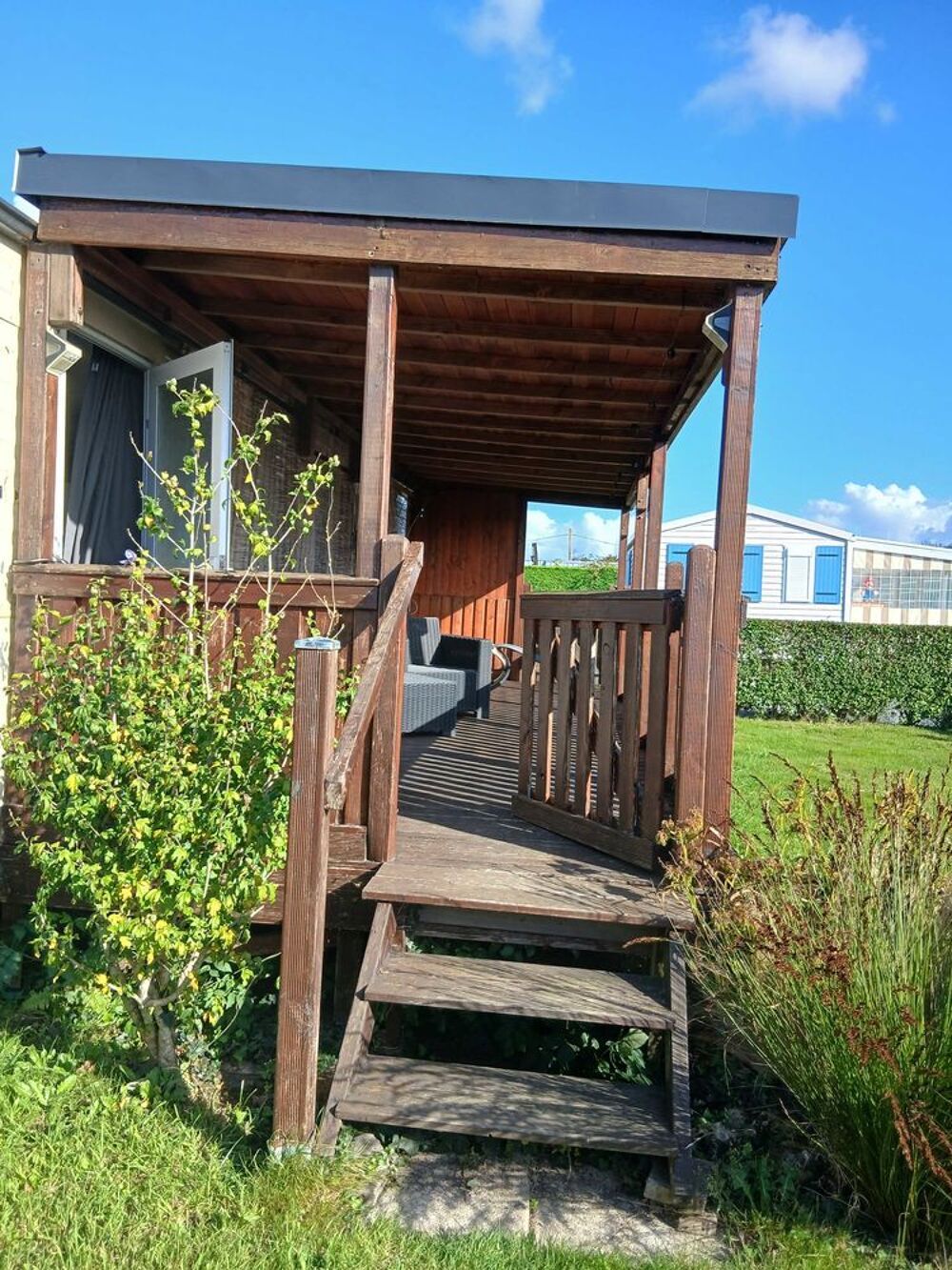 GRANDE TERRASSE COMPL&agrave;ˆTE EN BOIS MASSIF Jardin