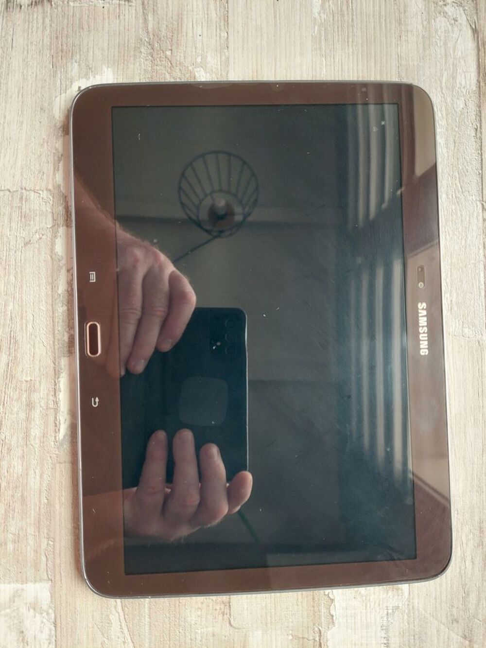 Samsung Galaxy Tab 3 - 10.1 pouces -Wi-Fi Téléphones et tablettes