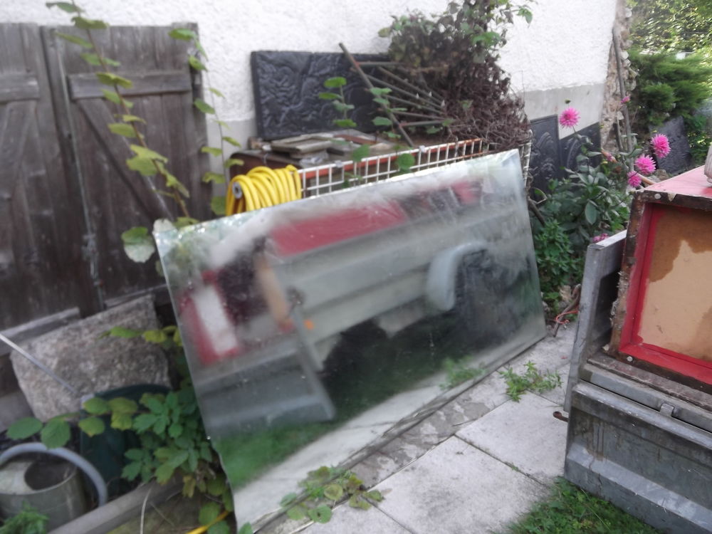 miroir mural 2mx1m.12 + 1 de 1.m x 2m avec un petit accident Sports
