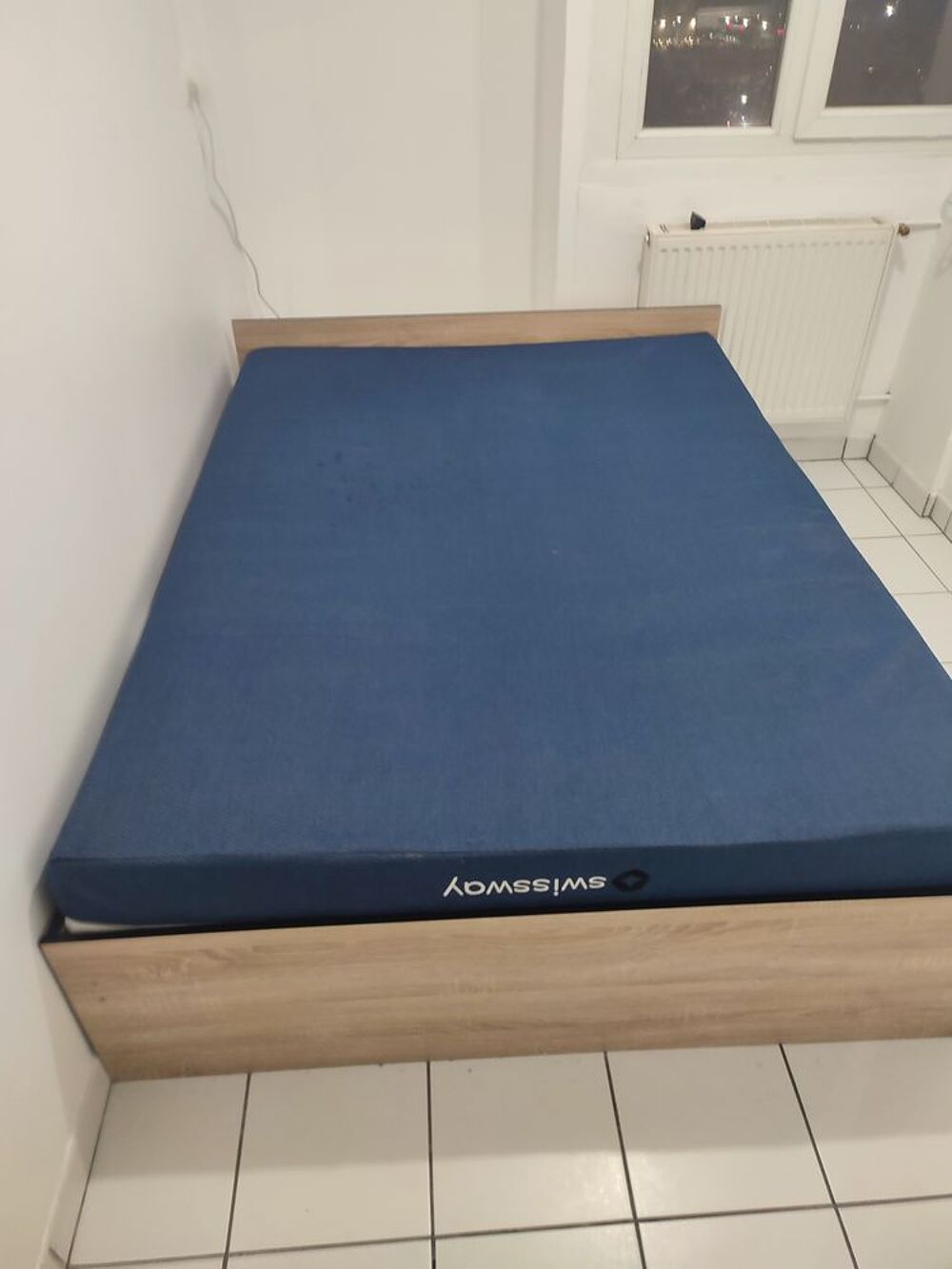 Lit double (sommier+matelas+cadre de lit) Meubles