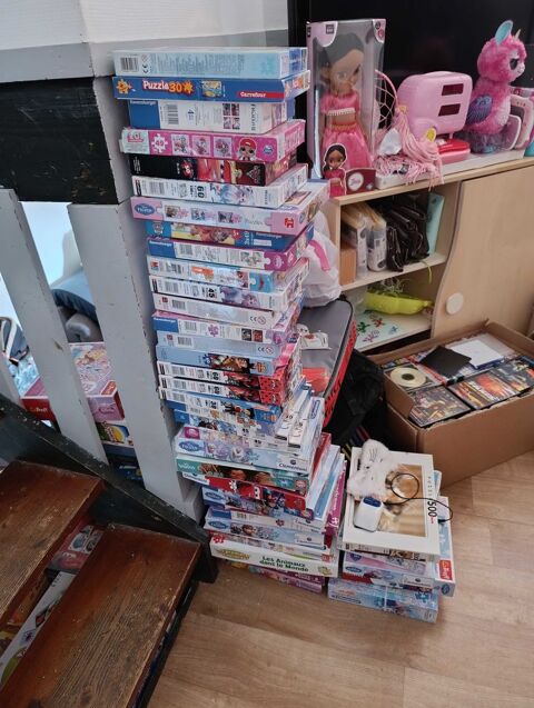 jeux puzzle de tout les Disney y en a une 50 aine 10 L'Isle-d'Abeau (38)