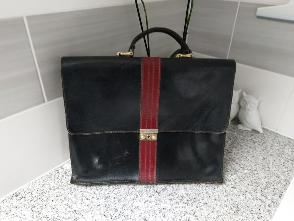 Cartable en cuir noir Plan&egrave;te Bags Paris
Maroquinerie
