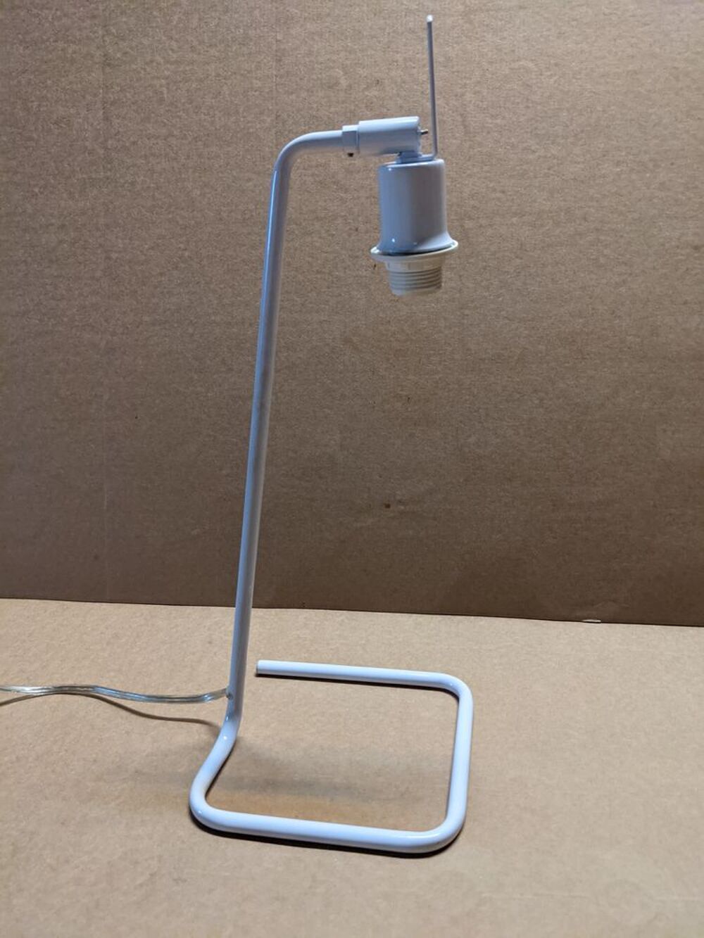 Lampe &agrave; poser de la collection Reade compos&eacute;e d'une structur Décoration