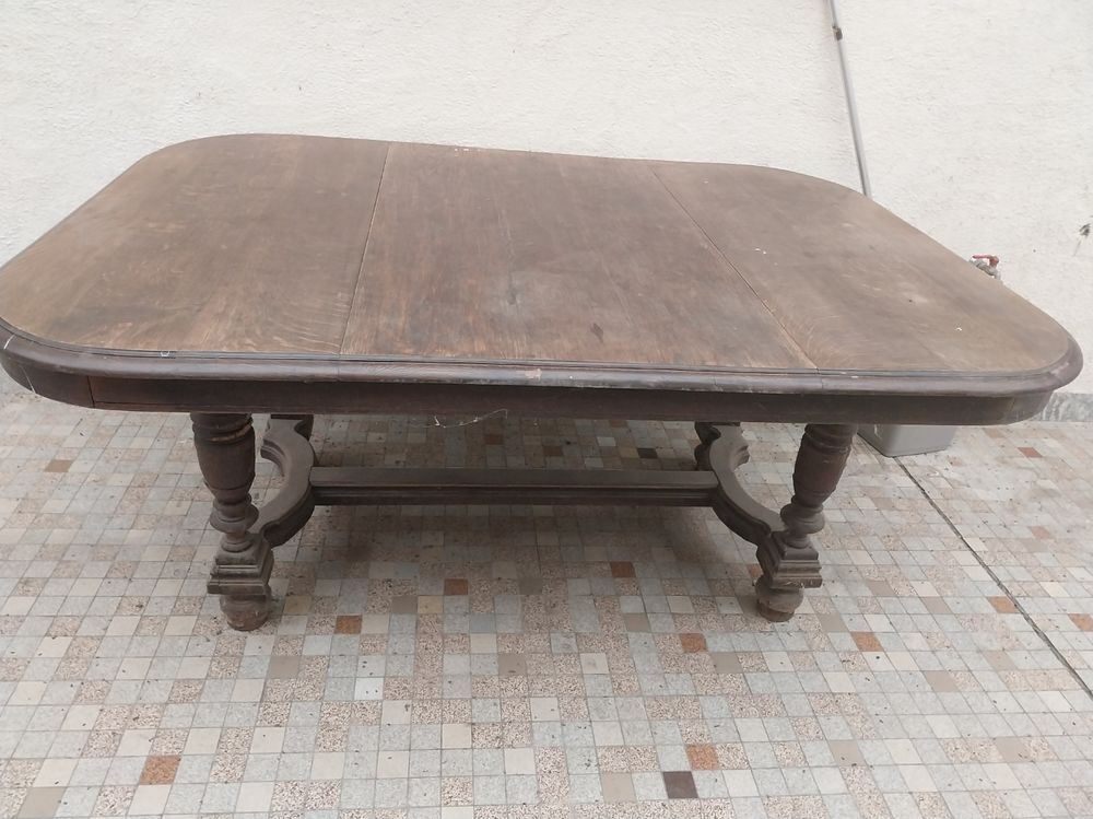 Donne Bahut complet ancien plus table dans l'etat Meubles