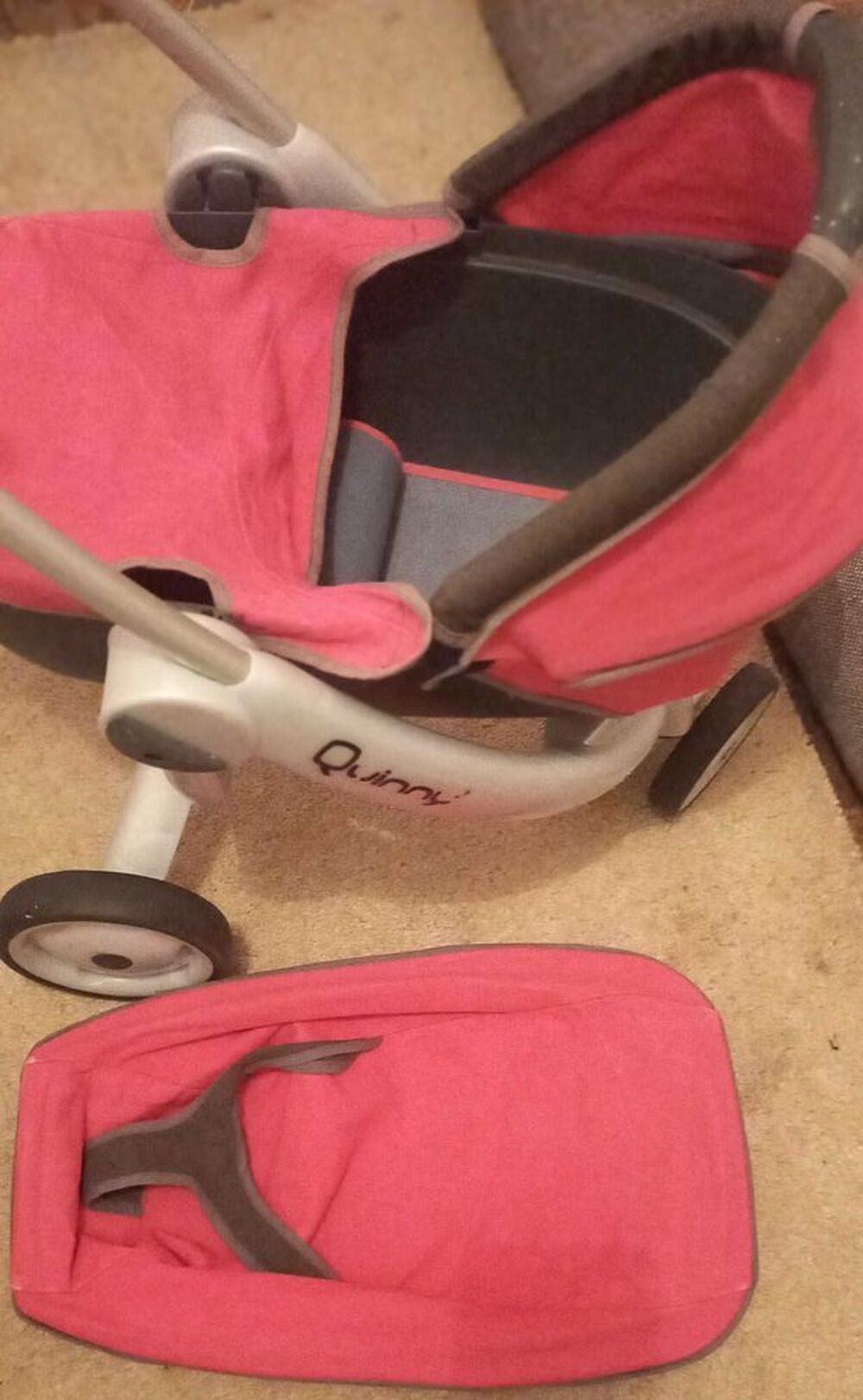 vendre Deux poussette pour poup&eacute;e. tr&egrave;s bonne &eacute;tat Jeux / jouets
