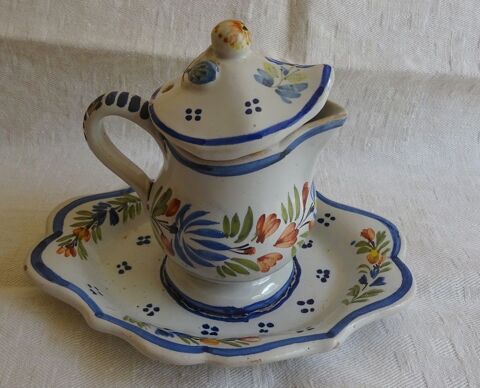 Moutardier ancien en fa�ence sur pr�sentoir  50 Mondragon (84)