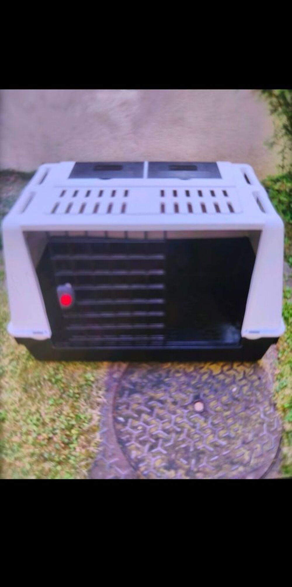   cage de transport pour chien moyen. 