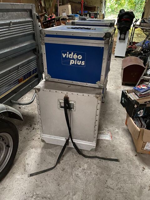 Grand Fly case   roulettes 150 Follainville-Dennemont (78)