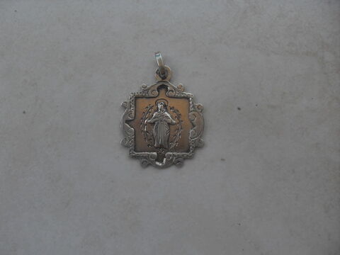 Jolie m�daille religieuse 14 Saint-Germain-au-Mont-d'Or (69)