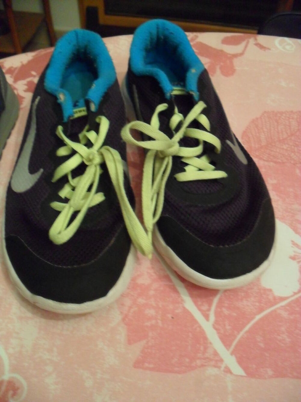 BASKETS NIKE
P 39 Chaussures