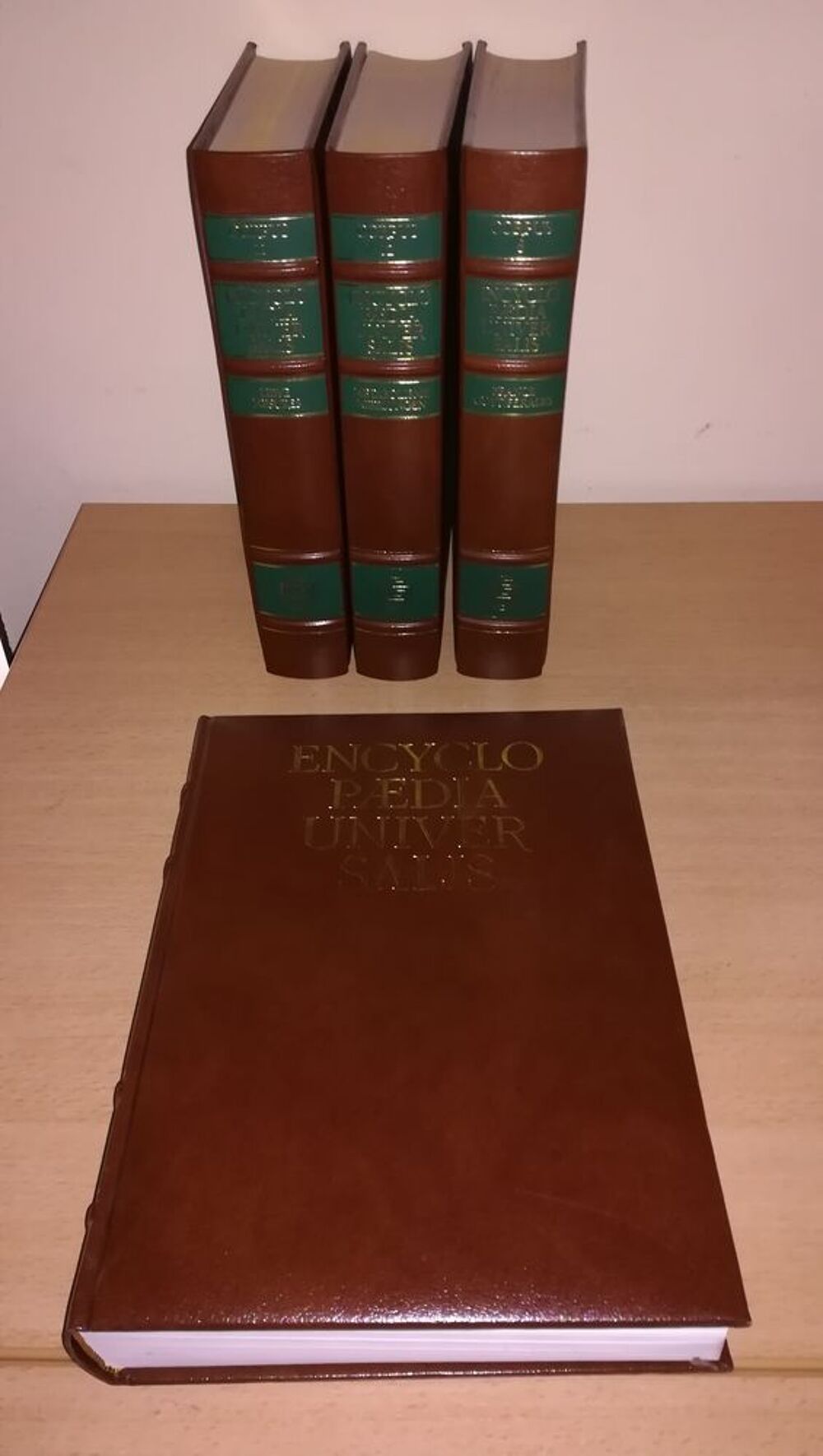 Encyclop&eacute;die Universalis en cuir 