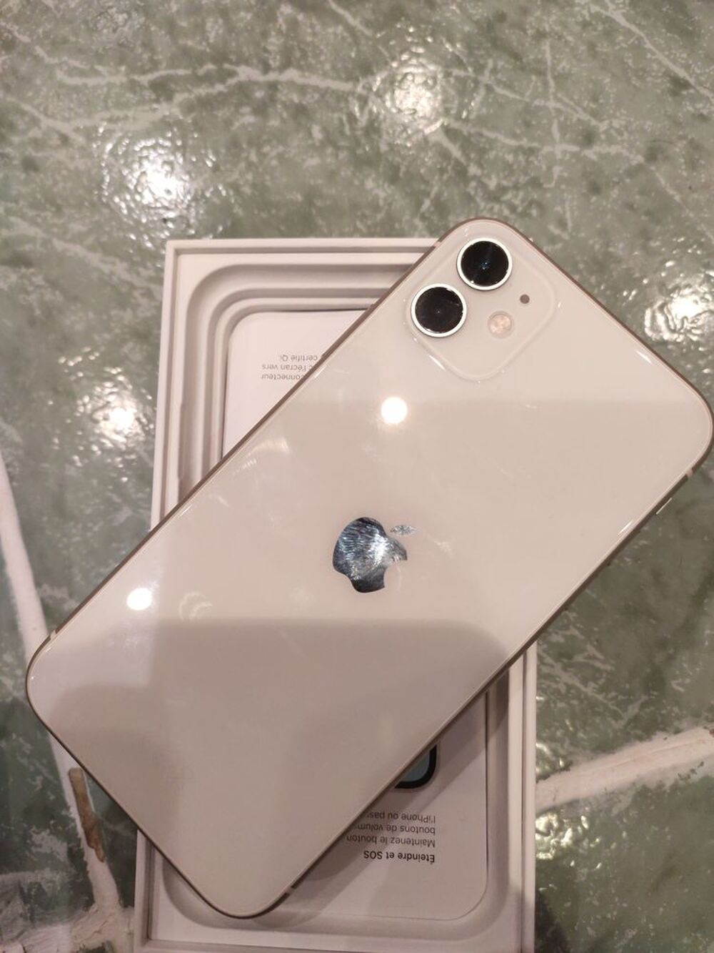 Iphone 11 64 giga Téléphones et tablettes