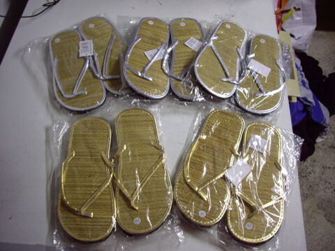 Paires de Tongs Dorés et Argentés pt 39-neufs- à 2,50 € 2 Bouxwiller (67)